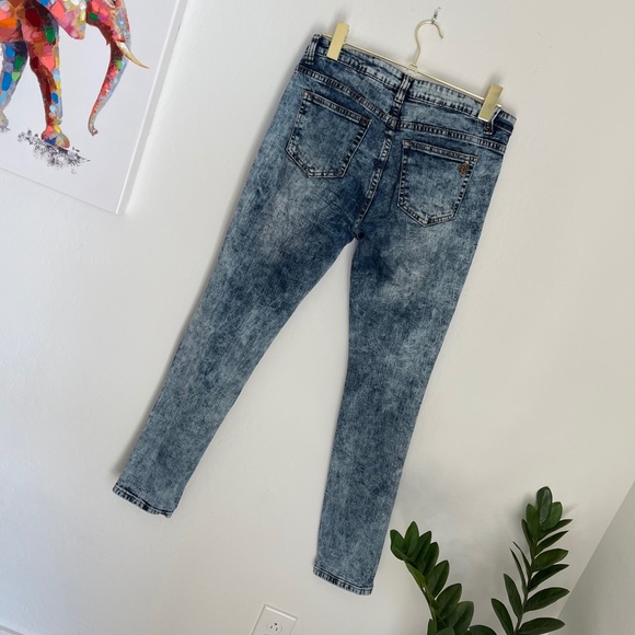 VIP Jeans Distressed Jeans - Picture 2 of 3